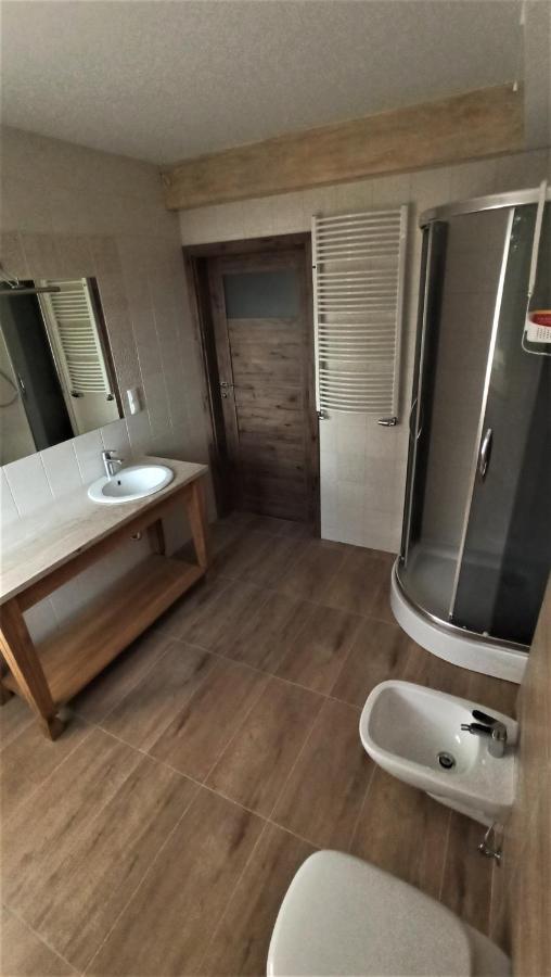 Dom Goscinny Przy Jeziorze Gardna Wielka Exterior foto